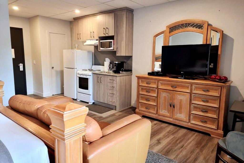 Cozy Spacious 1-Bdr Studio #8. Free Parking กาติโน ภายนอก รูปภาพ