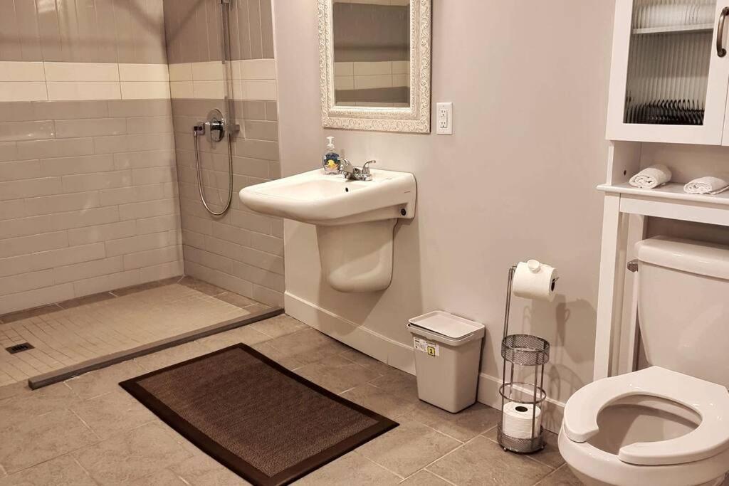 Cozy Spacious 1-Bdr Studio #8. Free Parking กาติโน ภายนอก รูปภาพ